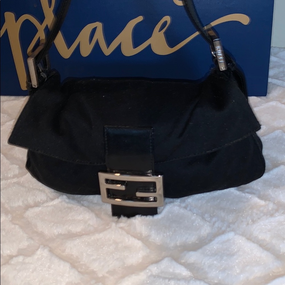 FENDI POUCHETTE DARK NAVY LOOKS BLACK